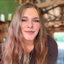 Who can trim donkeys and horse hooves in Elton?