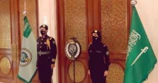 بالصور سيدة سعودية بزي الحرس الملكي تشعل السوشيال ميديا 2020 Royal Guard Joining The Military Women Stories