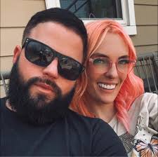 Had the best time at the @avrillavigne & @simpleplan show the other night  for Austin's birthday. We even ran into a few friends. ☺️🤘🏻🖤