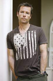 Pin By Berlinesa On People Images Guy Pearce Hollywood Actor Guys