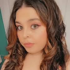 Savannah Maxwell's Instagram, Twitter & Facebook