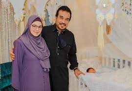 Her husband datuk seri khalid mohamad jiwa is grateful that mum and child are healthy and the labour process went on smoothly, read a press statement. No Interstate Travel Siti Nurhaliza Issues Statement To Clarify Allegations Of Covid 19 Sop Breach At Baby S Tahnik Event Showbiz Malay Mail