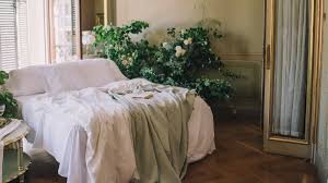 Karinaveiga i found Roxies advertisement and I felt she