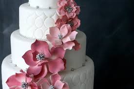 White wedding cakes elegant wedding cakes beautiful wedding cakes gorgeous cakes wedding cake designs pretty cakes boho wedding wedding reception wedding ideas. Elegant White Wedding Cake With Light Pink Blooms Silver Beads