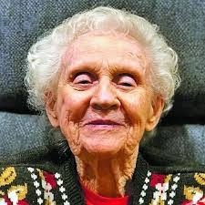 Lilli Pearson's Instagram, Twitter & Facebook