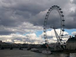 It's the oldest road bridge across the thames in central london, and was designed by engineer thomas page. London Eye River Cruise Bootsfahrt Auf Der Themse Zur Tower Bridge London Guides Com