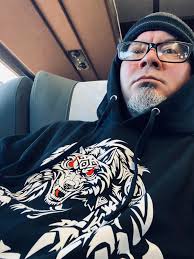 I can't find any decent Yakuza hoodies anywhere, or merch in general.  Insert coin alright and some stuff I saw