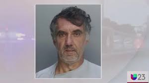 Lo arrestaron de nuevo, la primera vez por jugar con fuego y la segunda por  acoso a exnovia