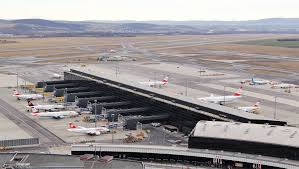 Vienna airport is located in schwechat and is 18 km from southeast of vienna. Flughafen Wien Immer Noch Stark Belastet Cockpit