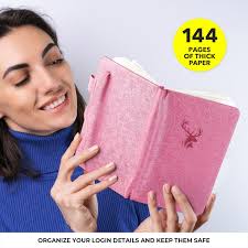 Amazon.com: molekaus 密碼書附字母標籤小型密碼保護器附額外密碼空間可變更密碼。 家用或辦公室的密碼筆記本,用於網際網路登入,6 *  3.7 英吋