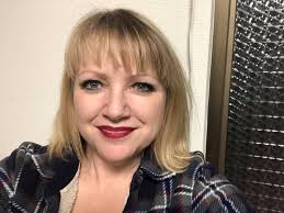 Lavender lipsense: correct or wait until next touch up?