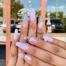 tiffanynailsaz auf instagram weiss mit etwas schmetterling nailart e etwas instagram nailart schmette lila nagel haare und nagel traumnagel
