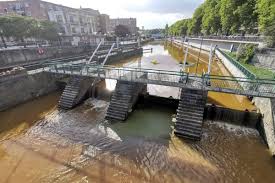 Petites annonces maubeuge avec vivastreet maubeuge le n°1 de l'annonce ►►► 2.500.000 annonces ◄◄◄ en france. A Maubeuge La Sambre Se Teinte D Une Couleur Rouille Dont Personne Ne Connait L Origine