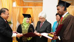 (15 jan 1976) the body of prime minister tun abdul razak arrives from london where he had been receiving medical treatment. Award Winners At Ukm S 42nd Convocation Ukm News Portal