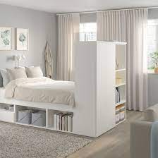 Una semplice testiera può trasformare completamento l'aspetto di una camera da letto, ed ecco che pareti spoglie vengono trasformate quasi in una installazione architettonica che. Platsa Struttura Letto 2 Ante 3 Cassetti Bianco Fonnes Ikea Idee Camera Da Letto Ikea Idee Camera Da Letto Ragazza Idee Arredamento Camera Da Letto