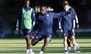 Sivasspor kayode ve hakan arslan'ın golleri ile süper lig'in şampiyonluk denklemini. Fenerbahce Sivasspor Mac Saatini Beklemeye Basladi