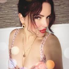 Psychological thriller about sibling rivalry and murder investigation