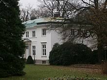 „hamburg ist ja so schön, sagt meine begleitung, als sie ihren blick von der restaurantterrasse über den museumshafen schweifen lässt. Landhaus P Godeffroy Wikipedia