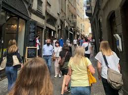 All'aperto vanno sempre indossate tranne quando si è da soli o in compagnia di conviventi. Mascherine All Aperto L Idea Del Governo E Via L Obbligo Da Fine Giugno O Meta Luglio Bergamonews