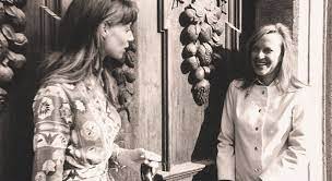 nikkoˈlɔ ammaˈniːti) is an italian writer, winner of the premio strega in 2007 for as god commands (also published under the title the crossroads). Fleur Dentro Un Arazzo Il Foglio