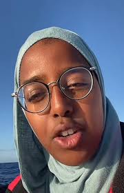 Shifa abdi waa gabar Somaliyed oo kamid ah dhalinyarada doomaha Qaatay ee  doonaya in shacabka rer Gaza cunada & daawada ay gaarsiiyaan (Flotilla  Gaza) Gabadhan waa rer Findland waana gabadha kaliya ee