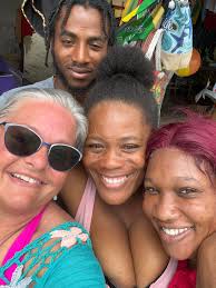 First night here ... tree frogs ? 🐸