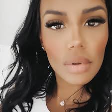 Elisa Hurtado's Instagram, Twitter & Facebook