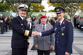 His mother, mabel elizabeth (davies), was welsh. Kommandowechsel Auf Der Bonner Hardthohe Vizeadmiral Manfred Nielson Ubergibt Das Presseportal