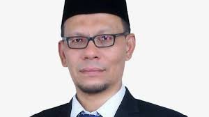 Inti dari artikel ini adalah memaparkan betapa pentingnya seorang operator di sekolah, tujuan penting lainnya dari artikel ini adalah agar pemerintah pusat, provinsi dan pemerintah daerah bisa melihat dengan mata terbuka agar ke depannya semua pihap akan mengerti dan memberikan imbalan jasa yang sesuai dengan jerih paya operator dapodik sekolah. Musriadi Minta Pemko Angkat Guru Bakti Operator Sekolah Jadi Tenaga Kontrak Serambi Indonesia