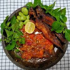 Resep dan cara membuat sambal bajak ikan asin teri nasi yang mudah dan lezat, lihat juga tips membuat udang goreng bawang putih di yummy app. Sambal Terasi