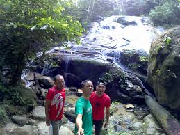 This is the jeram kubang gajah (elephant pit waterfall), it is said that elephants were used for construction nearby and they would take a bath here. Air Terjun Sofea Jane Lata Pinang Lata Maya Karin Lata Neelofa Nawi Da Vinci