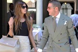 In un'intervista a vanity fair, martina stella si racconta come madre di ginevra, nata dall'amore con l'haistylist delle star gabriele gregorini e rivela che ha un ottimo rapporto con i suoi ex, tra tutti lapo elkann. Tutte Le Donne Di Lapo Elkann Pagina 2 Di 2 Bellaweb It