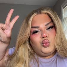 How to Be Demure and Modest at the Workplace