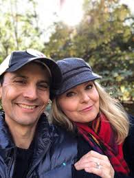 Singles play allowed when courts are full?