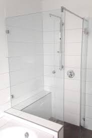 Duschabtrennung badewanne duschwand duschabtrennung für die badewanne badshop de duschabtrennungen über eck mit seitenwand nicht immer ist die einbausituation für eine duschwand. Dusche Neben Badewanne Wir Beraten Sie Glasprofi24