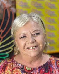 secciónderubios DECO GLOBAL + MECHITAS para disimular canas! Barrimos tonos  marrones de la mitad del cabello para abajo y aplicamos un rubio ceniza lo  más parecido a la cana y un tratamiento