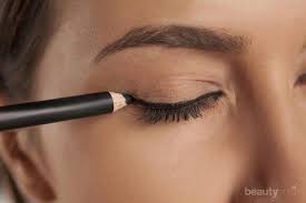 6 Tips Cara Pakai Eyeliner Wing Buat Kamu Si Pemula