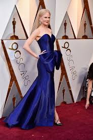 Jakie są na oscary 2020 typy bukmacherskie? Nicole Kidman Na Czerwonym Dywanie Podczas Gali Oscary 2018 Nicole Kidman Style Dresses Armani Dress