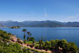 Located directly on the lakefront, it is surrounded by a garden and provides free parking. Stresa Lago Maggiore