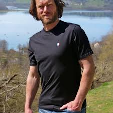 Ils auront parcouru en moyenne 1207 kilomètres avant d'arriver chez vous, soit plus de 10 fois moins qu'un cousin asiatique. L Authentique 3 0 Noir Homme T Shirt Made In France Tranquille Emile