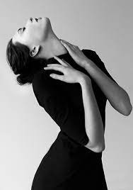 50 Model Poses For Beginners Photography Poses Women Fashion Model Poses Portrait Photography Poses