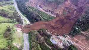 The total straight line flight distance from medellin, colombia to bogota, colombia is 153 miles. 8 Confirmed Dead After Landslide Hits Bogota Medellin Highway At Least 10 Missing
