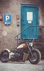 Un Bobber Sur Base De Gsx 1100 Suzuki Une Folie Signee Racer Factory Suzuki Gsx Bobber Peinture Carrosserie