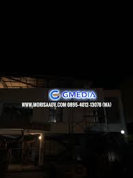 Penggunaan huruf timbul di jogja sudah banyak dan mulai bertambah banyak , karena permintaan di perusahaan advertising terus meningkat untuk produk huruf timbul ini. Huruf Timbul Akrilik Nyala Jogja