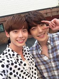 In sbs running man aired today, lee jong suk came out as one of the guests. Running Man Worldrunningman Twitter