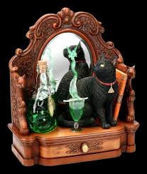 Expect the best, prepare for the worst, capitalize on what comes. Cat Figurine Absinthe By Lisa Parker Www Figuren Shop De