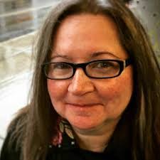 Amanda Earl's Instagram, Twitter & Facebook