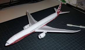 Sie können es zu hause mit normalem drucker und normalem papier ausdrucken. Boeing 777 8x 9x Free Airplane Paper Model Download Paper Models Paper Airplane Models Boeing 777