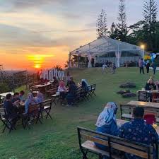 Tetapi kini, daerah sepang paling dikenali sebagai tempat tuan rumah litar antarabangsa sepang (sic). Hilltop Cuisine Kota Warisan Port Makan Baru Di Sepang Pakej Sunset View