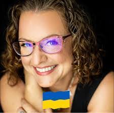 Carrie Bollinger's Instagram, Twitter & Facebook